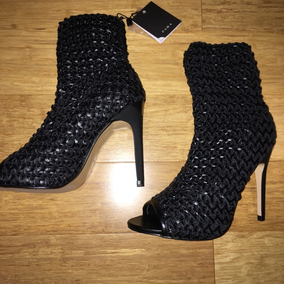 Killer black leather woven peep toe stilettos - Picture 4 of 7